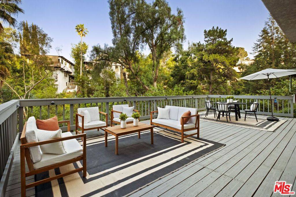 Los Angeles, CA 90065,980 Oneonta DR