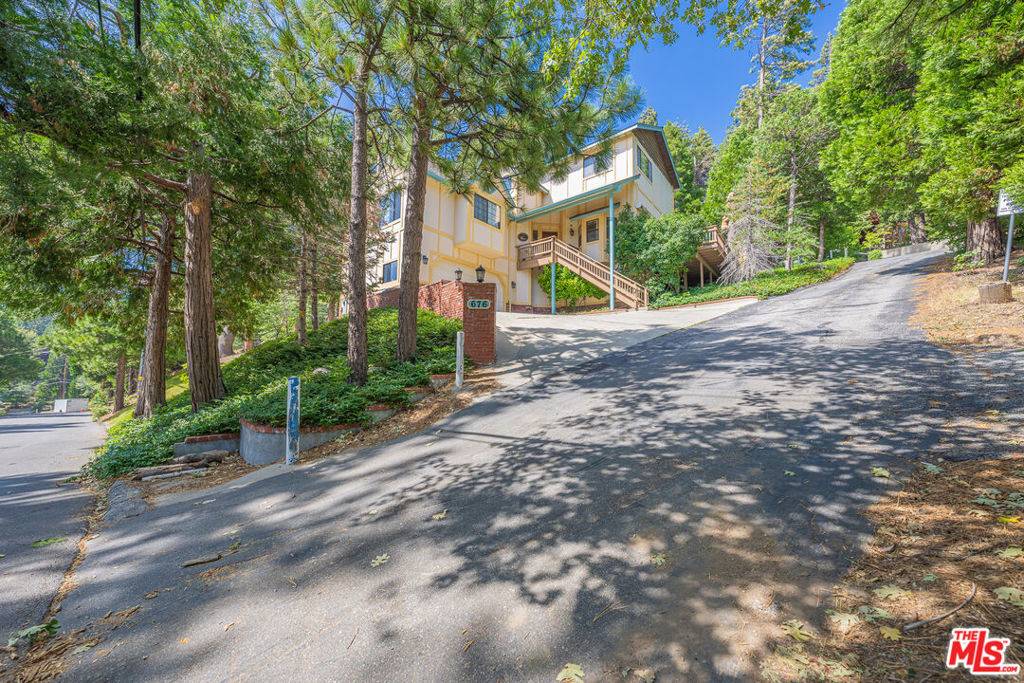Lake Arrowhead, CA 92352,676 Zurich DR