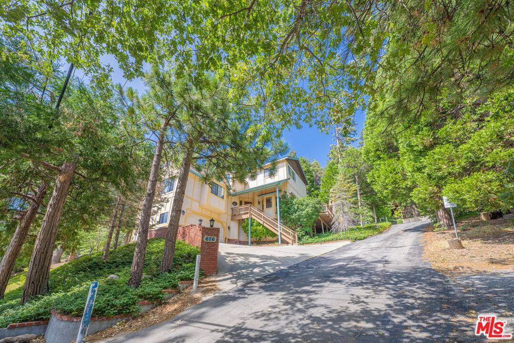 Lake Arrowhead, CA 92352,676 Zurich DR
