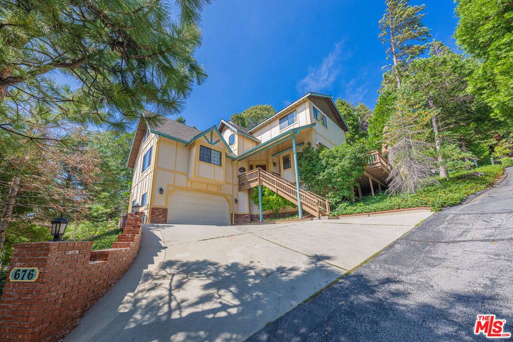Lake Arrowhead, CA 92352,676 Zurich DR