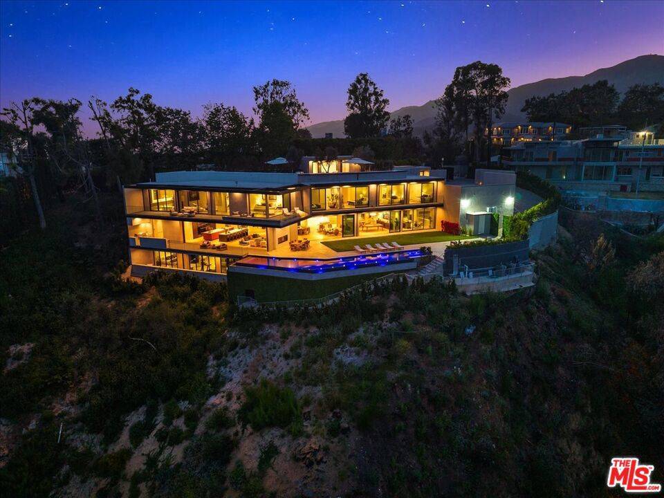 Pacific Palisades, CA 90272,766 Paseo Miramar