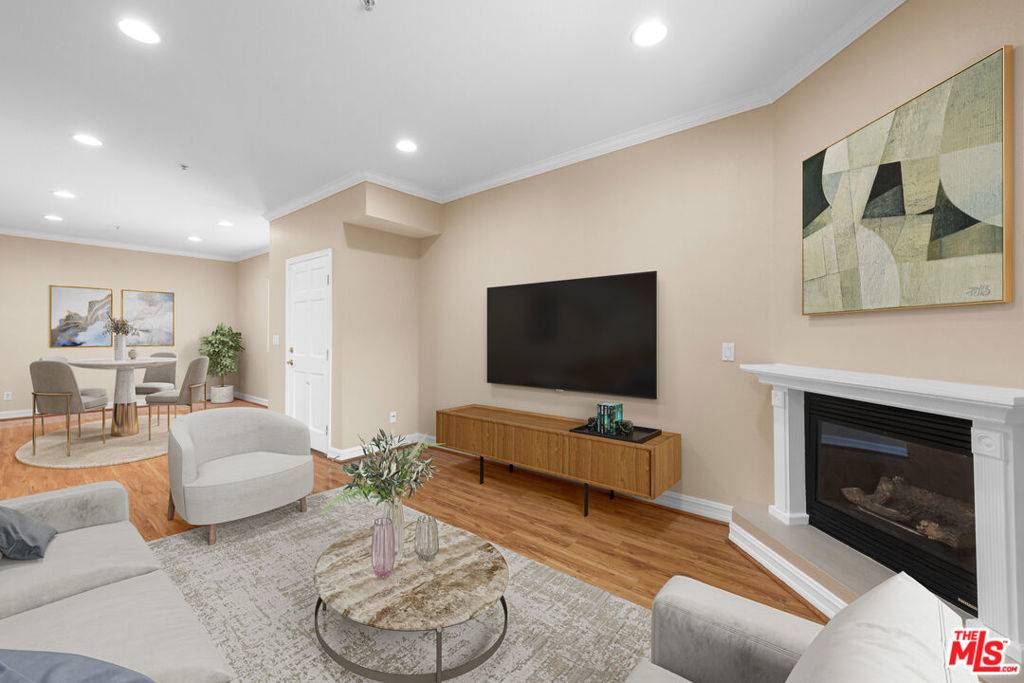 Burbank, CA 91501,565 E San Jose AVE #PH1