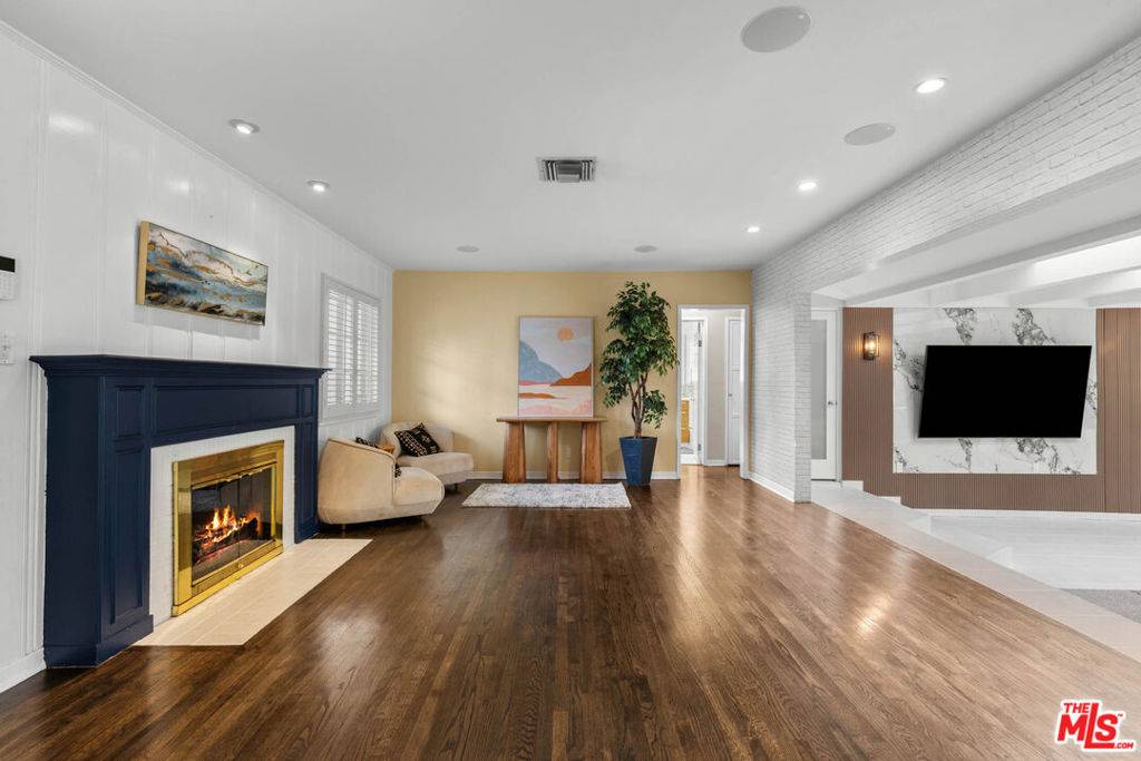 Van Nuys, CA 91401,14253 Collins ST