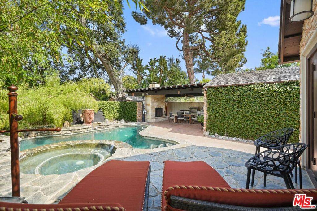 Valley Village, CA 91601,5324 Irvine AVE