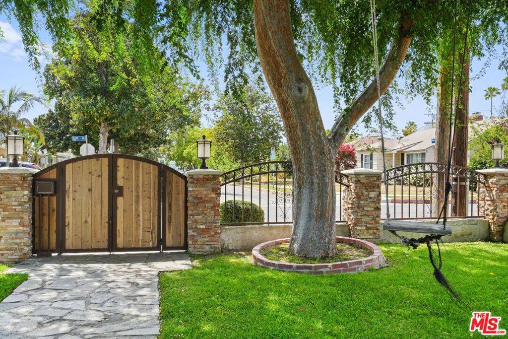 Valley Village, CA 91601,5324 Irvine AVE