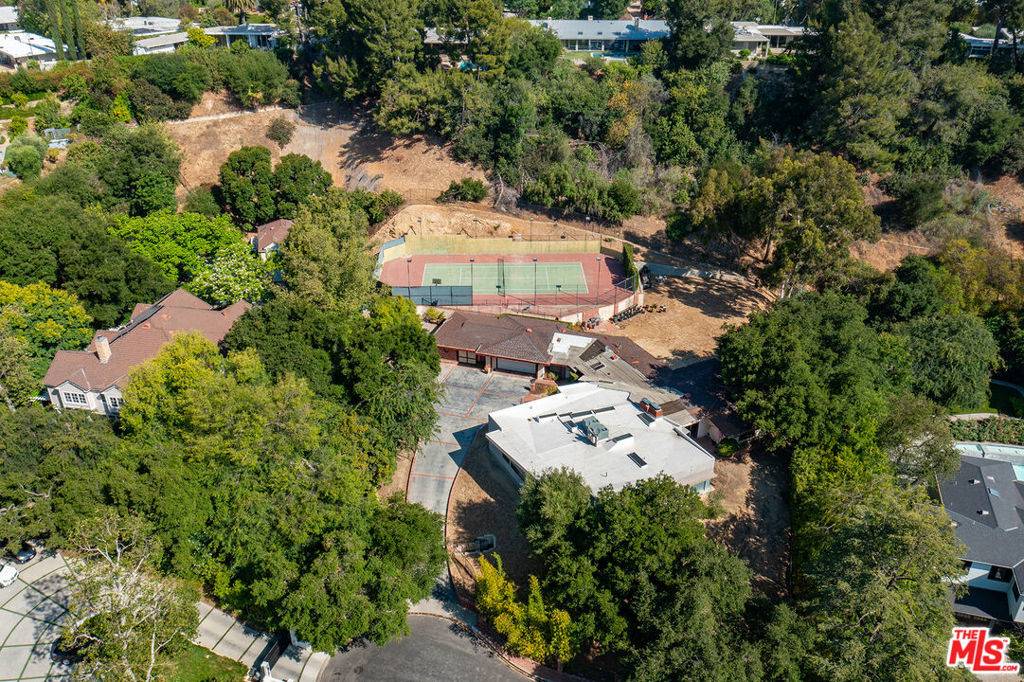 Encino, CA 91436,16145 High Valley PL