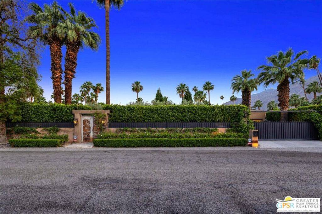 Palm Springs, CA 92262,417 E Via Altamira
