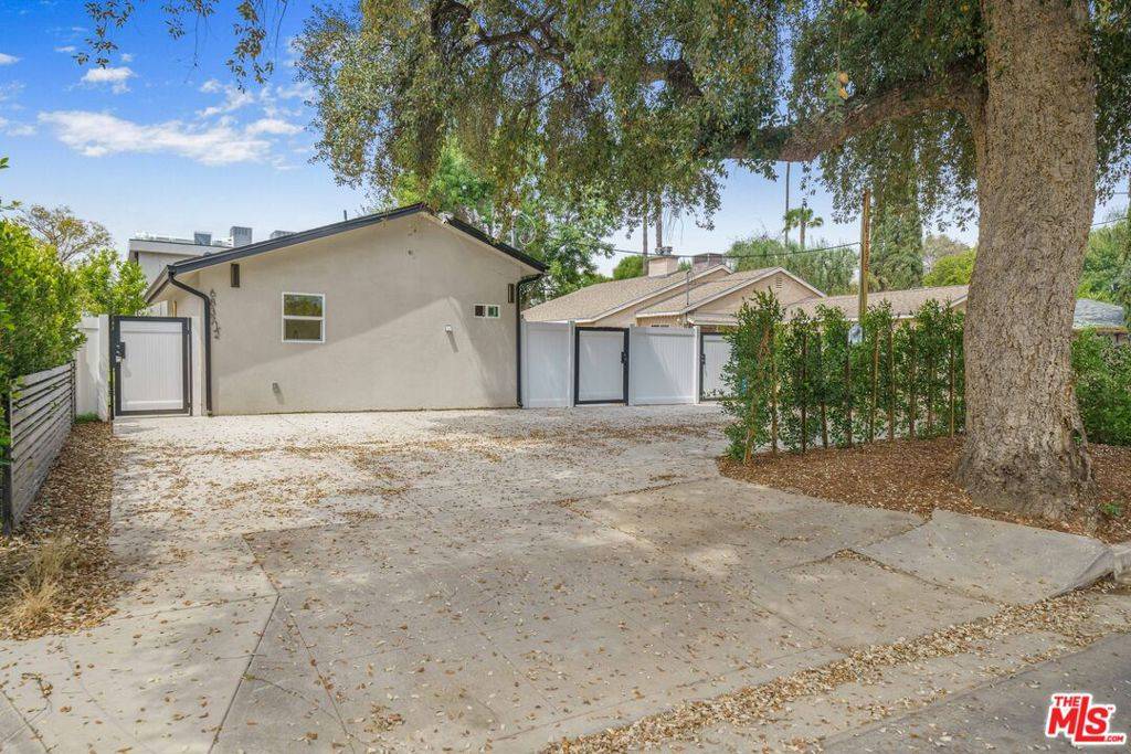 Reseda, CA 91335,6837 Yolanda AVE