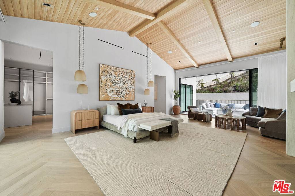Los Angeles, CA 90077,10950 Verano RD