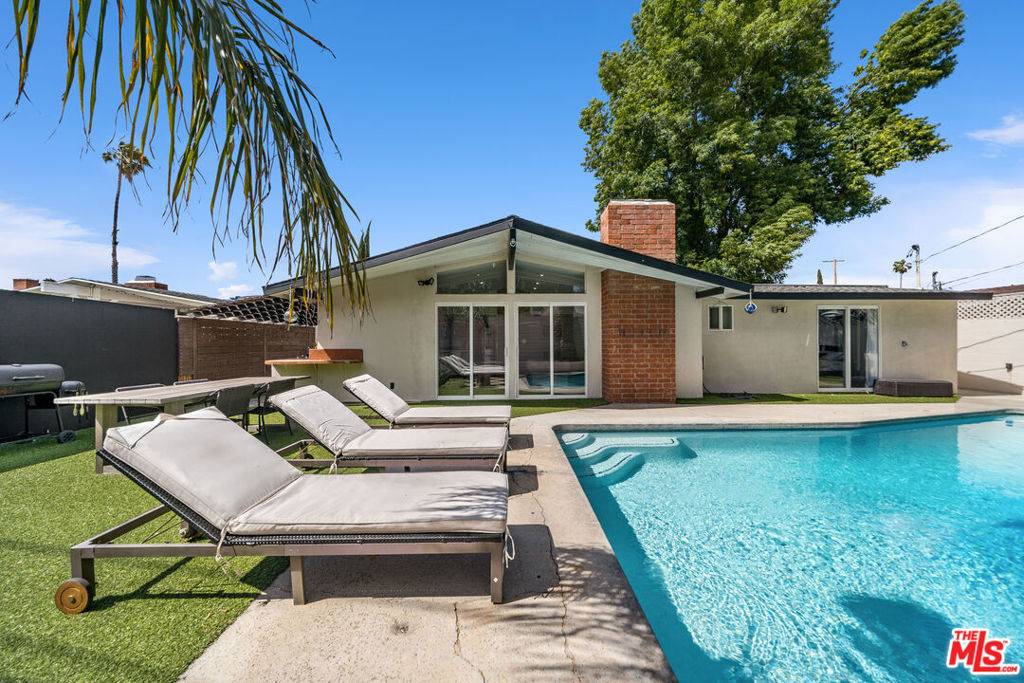 Winnetka, CA 91306,20308 Mobile ST