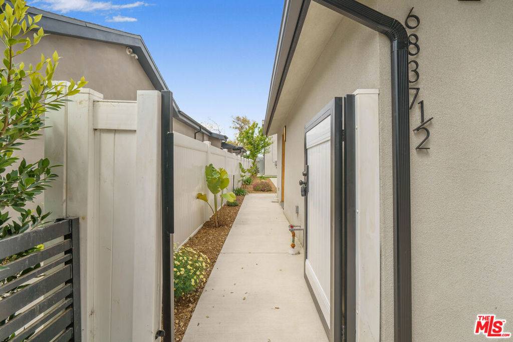 Reseda, CA 91335,6835 Yolanda Ave