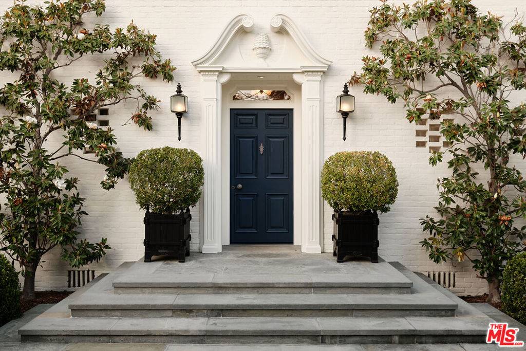 Beverly Hills, CA 90210,826 Greenway DR