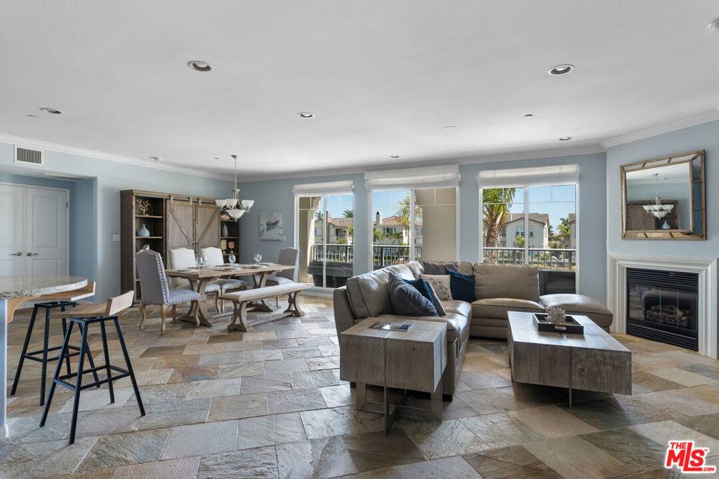 Oxnard, CA 93035,4320 Tradewinds DR
