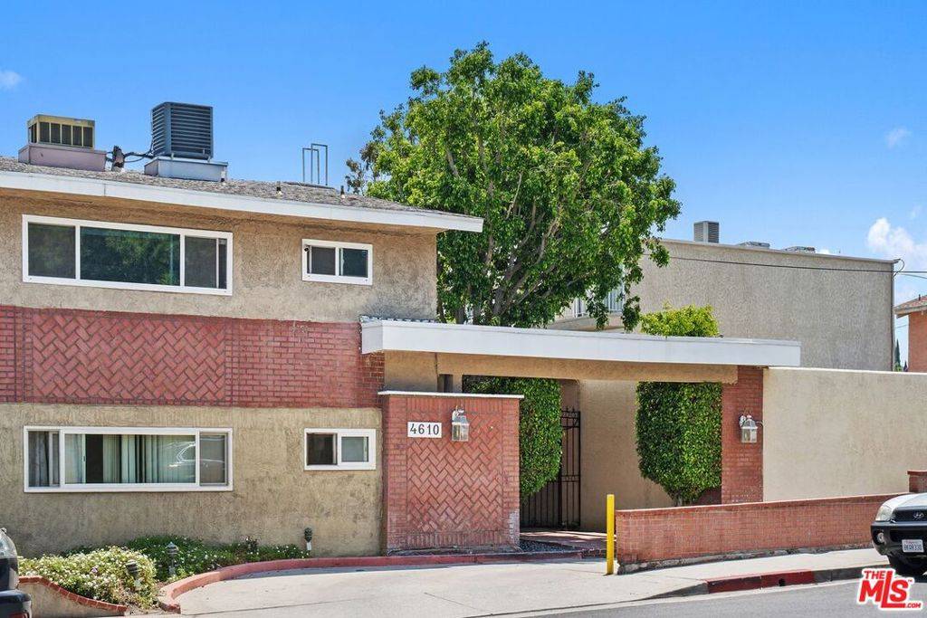 Encino, CA 91436,4610 Densmore AVE #105