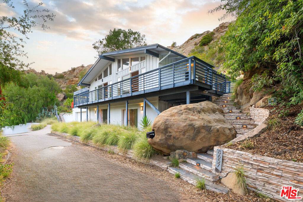 West Hills, CA 91304,8657 Valley Flores DR
