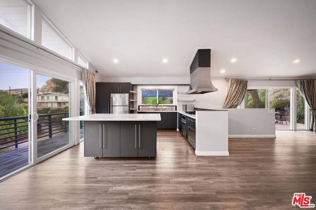 West Hills, CA 91304,8657 Valley Flores DR