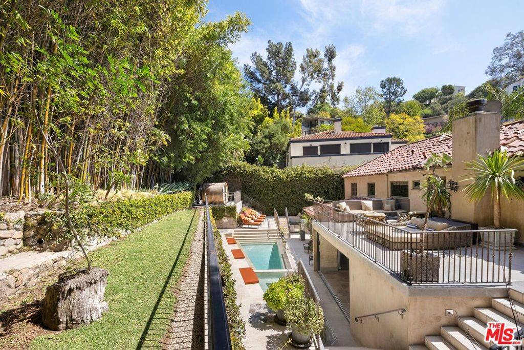 Los Angeles, CA 90068,3300 N Knoll DR