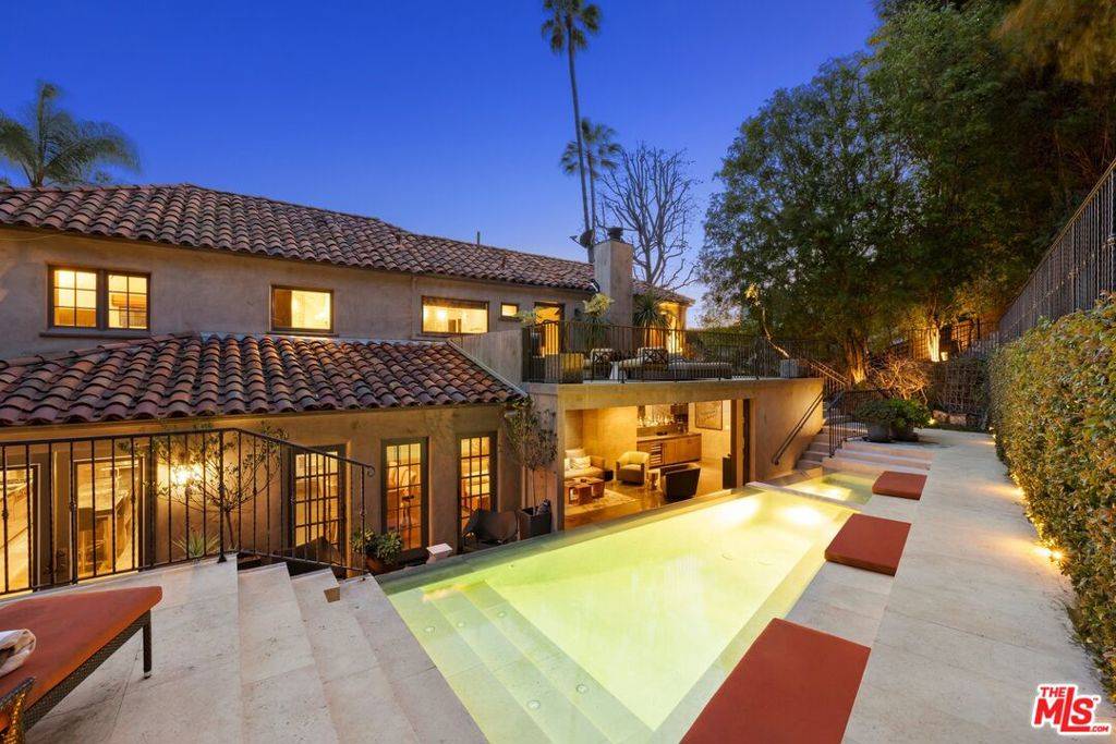 Los Angeles, CA 90068,3300 N Knoll DR