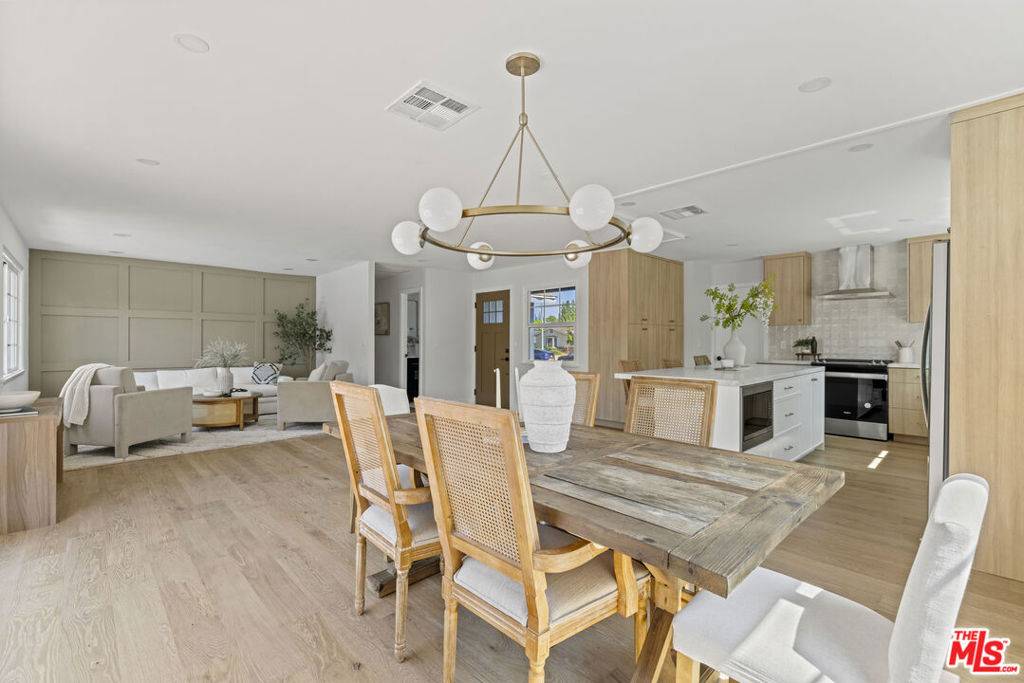 Woodland Hills, CA 91367,24201 Friar ST