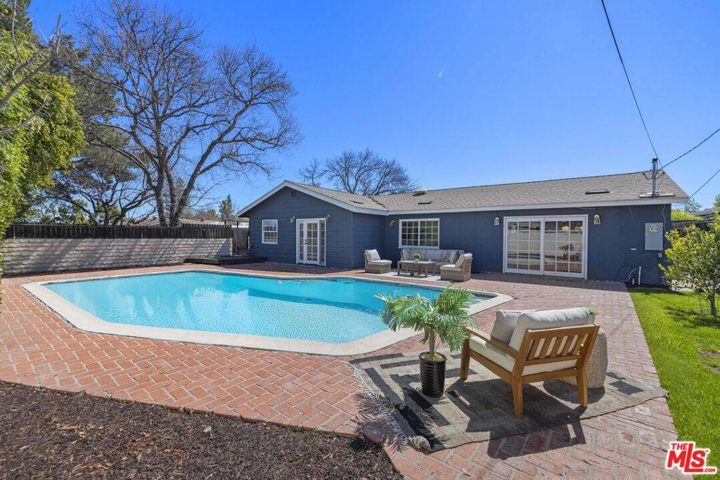 Woodland Hills, CA 91367,24201 Friar ST
