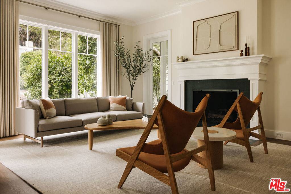 Pacific Palisades, CA 90272,800 GREENTREE RD