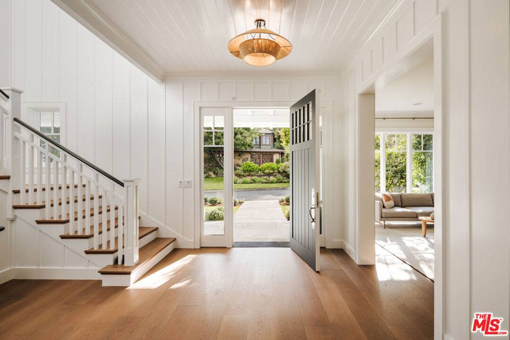 Pacific Palisades, CA 90272,800 GREENTREE RD