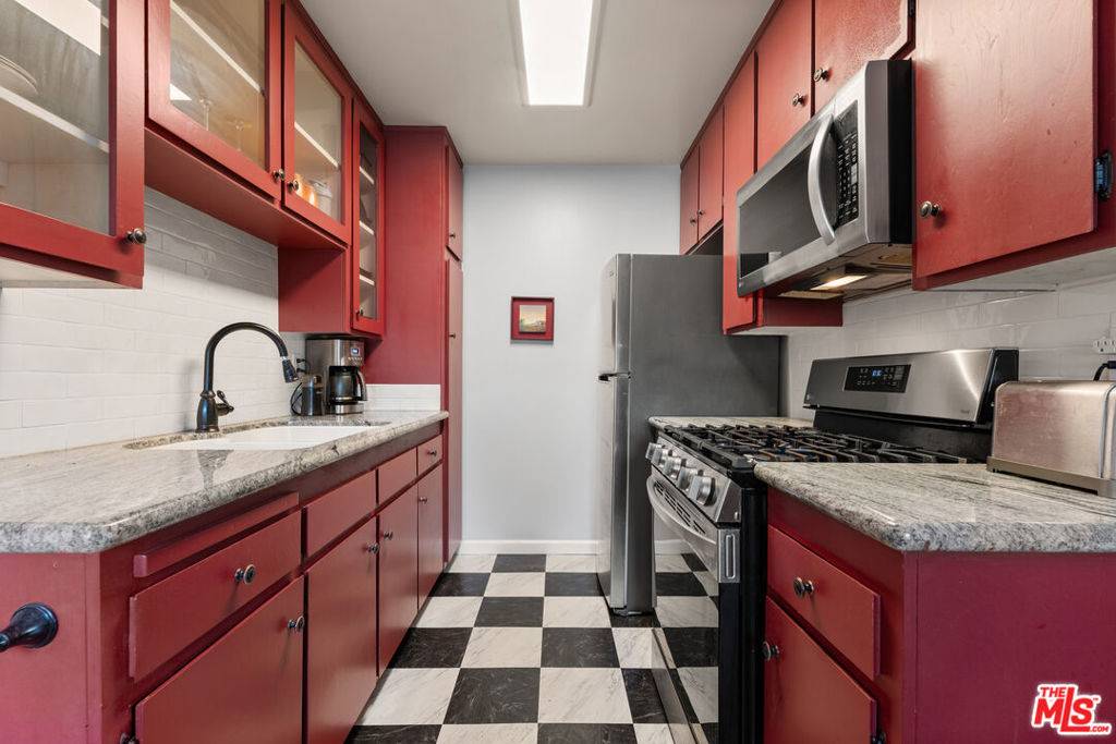 North Hollywood, CA 91605,11813 Runnymede ST #9