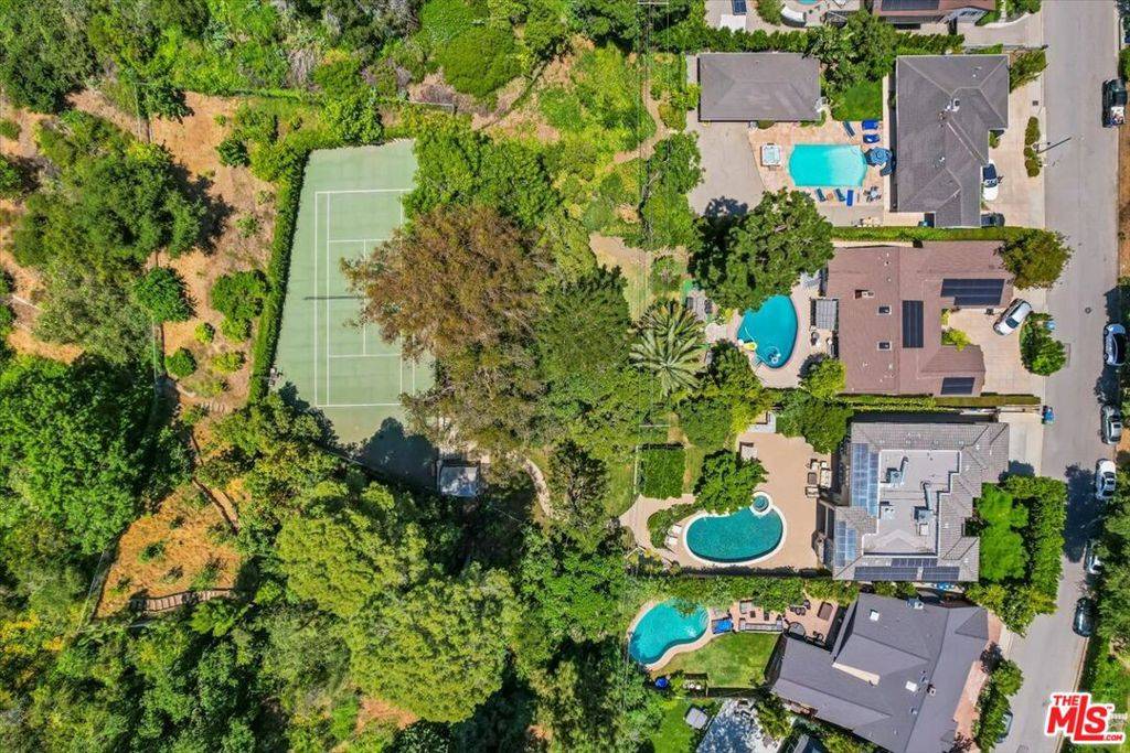 Los Angeles, CA 90077,1701 Roscomare RD