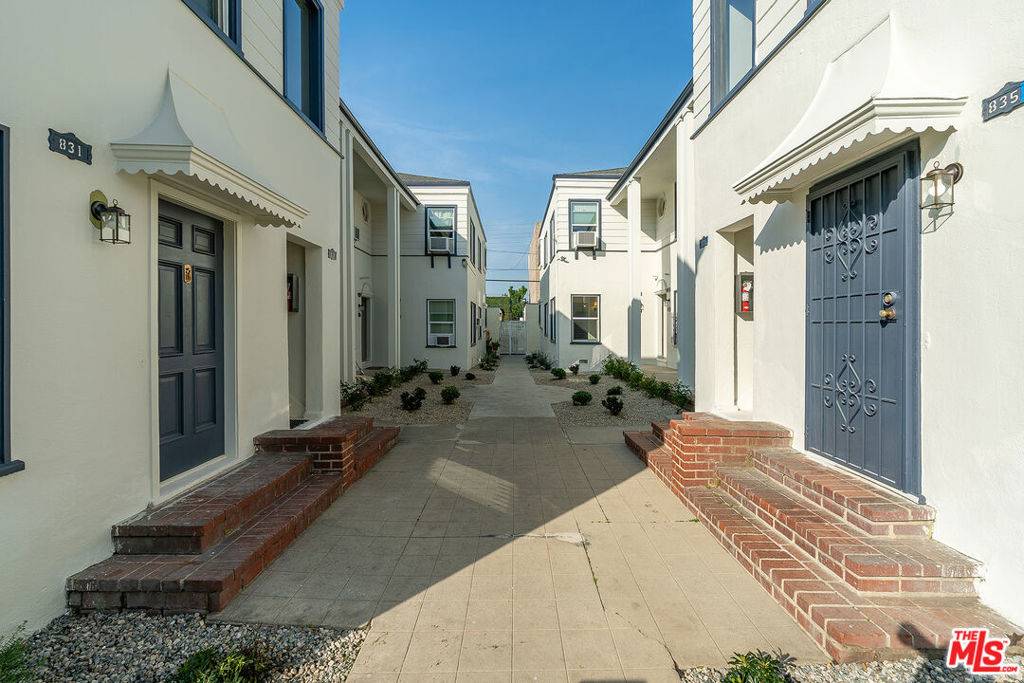 West Hollywood, CA 90068,837 N Alfred ST
