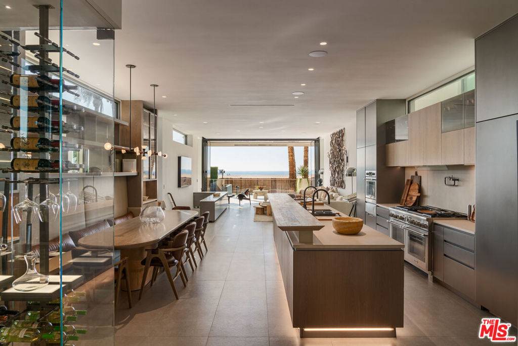 Santa Monica, CA 90403,940 Palisades Beach RD