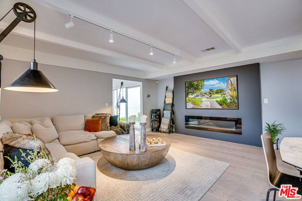 Tarzana, CA 91356,4101 Tarrybrae TER