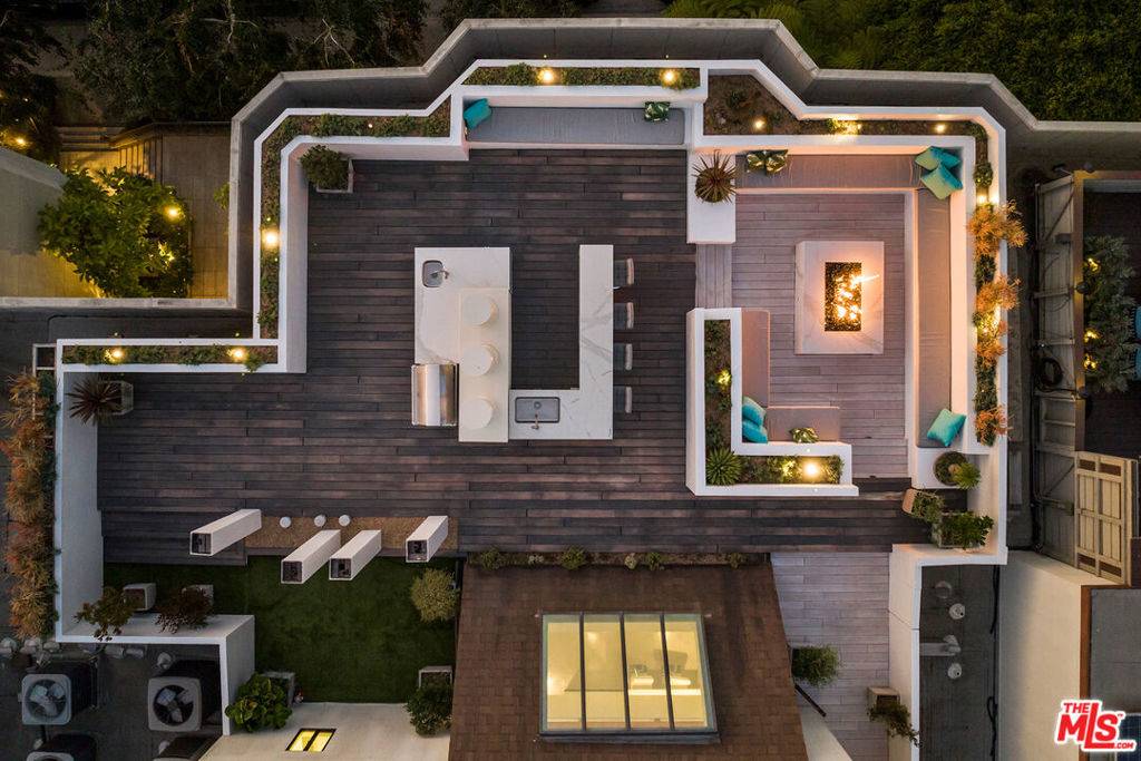 West Hollywood, CA 90069,851 N Kings RD #PH301