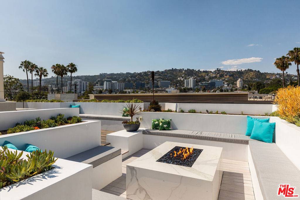 West Hollywood, CA 90069,851 N Kings RD #PH301