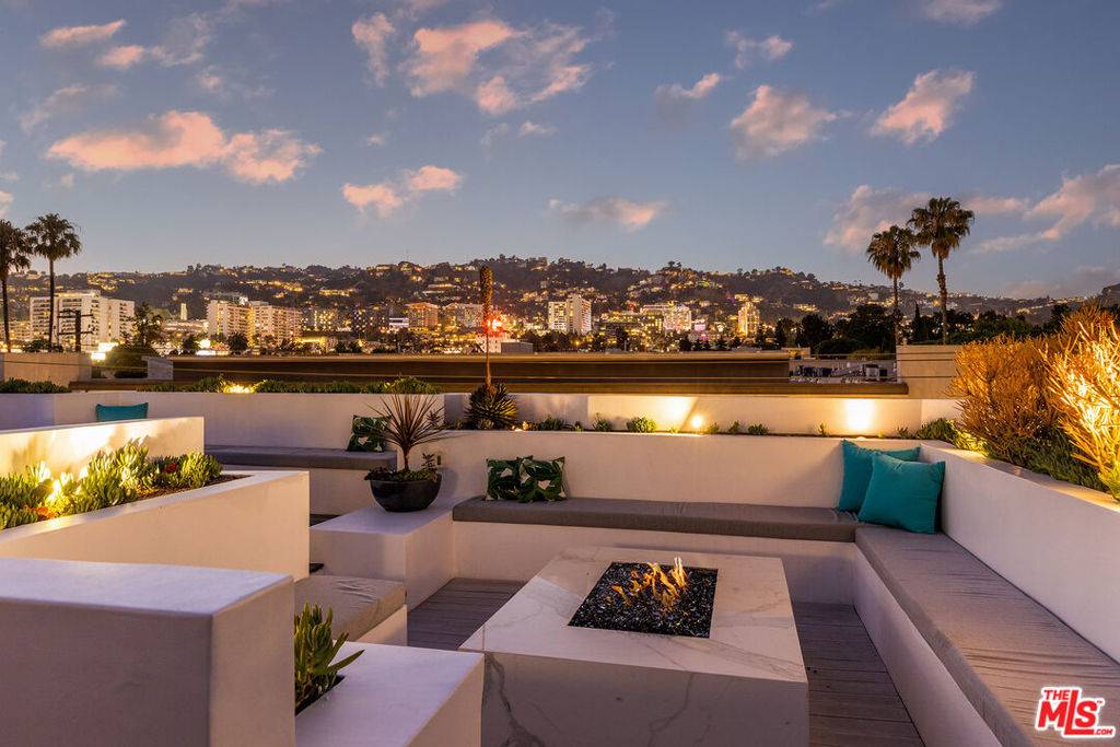 West Hollywood, CA 90069,851 N Kings RD #PH301