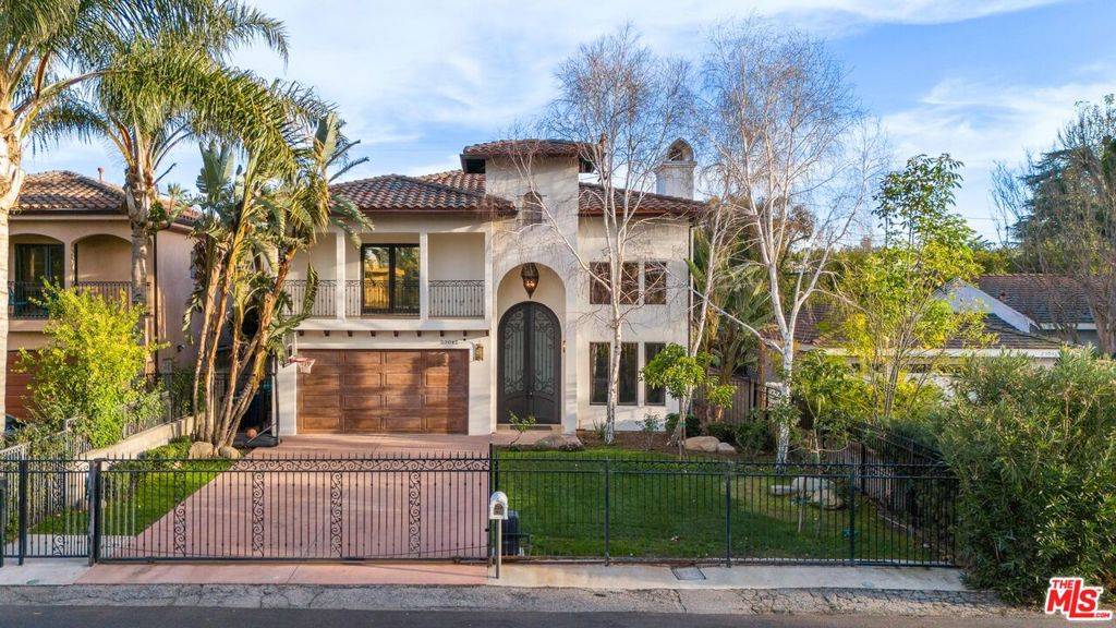 Woodland Hills, CA 91367,23042 Ostronic DR