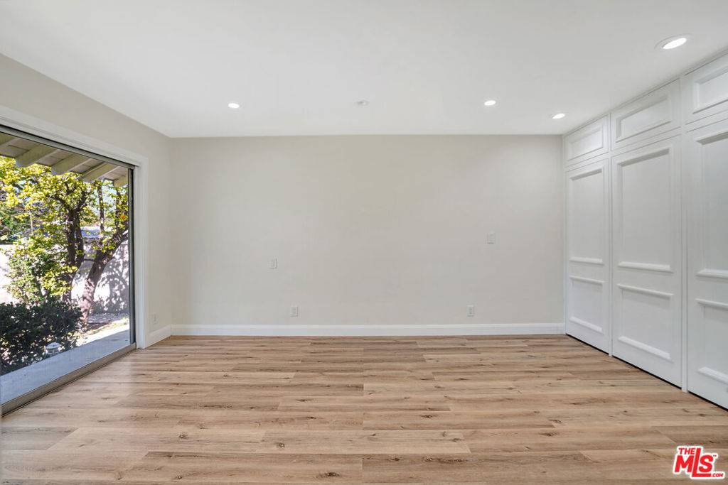 Woodland Hills, CA 91367,23153 Gonzales DR