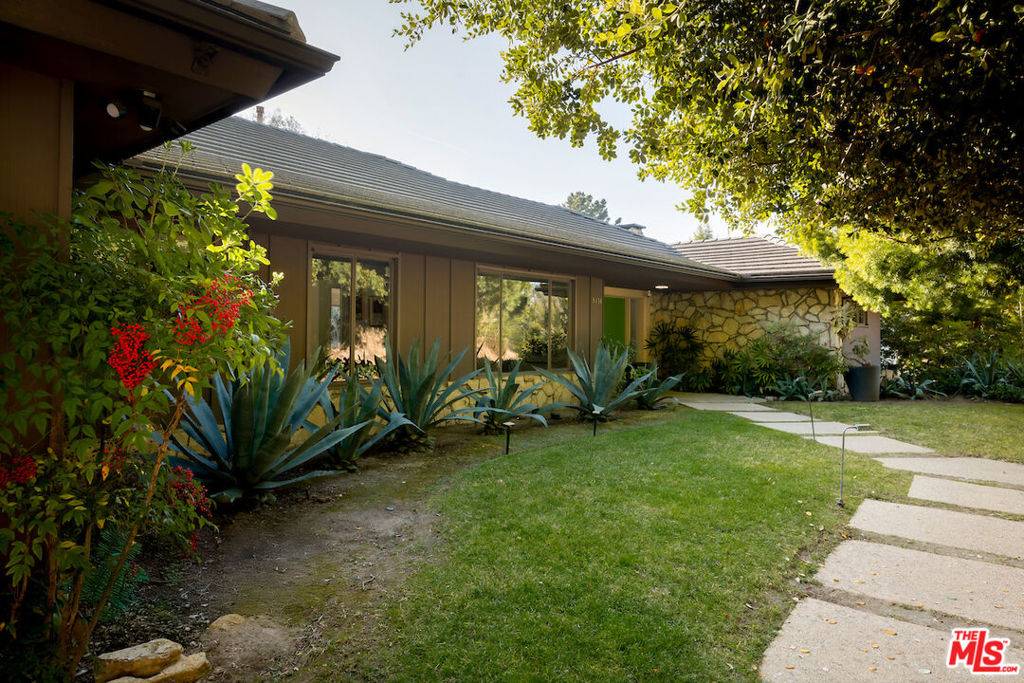 Beverly Hills, CA 90210,9410 Eden DR