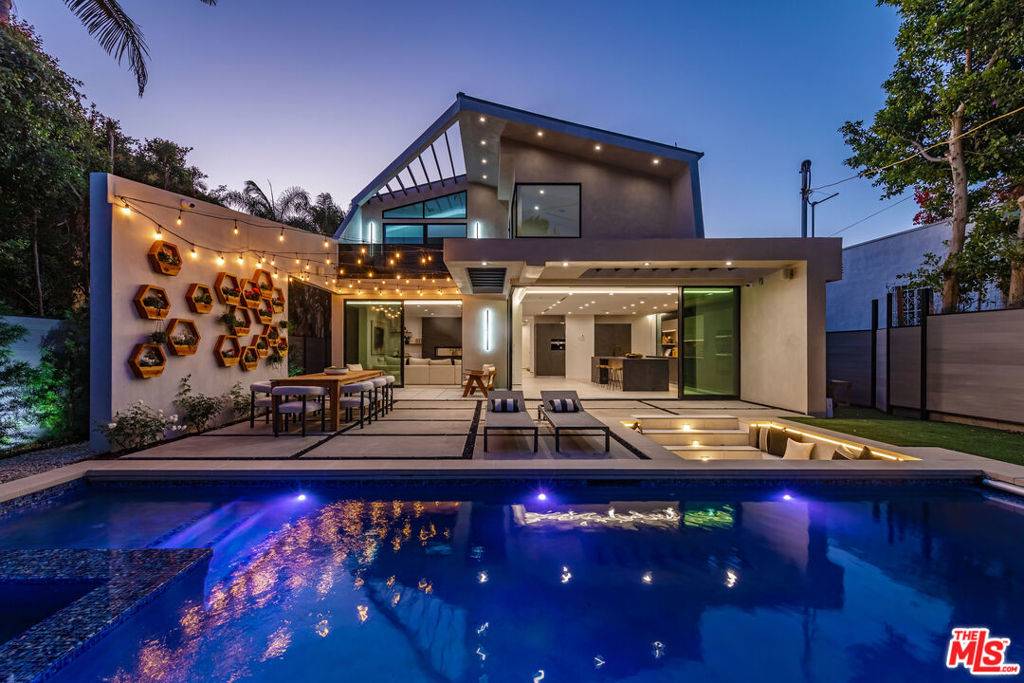 West Hollywood, CA 90046,930 N La Jolla AVE