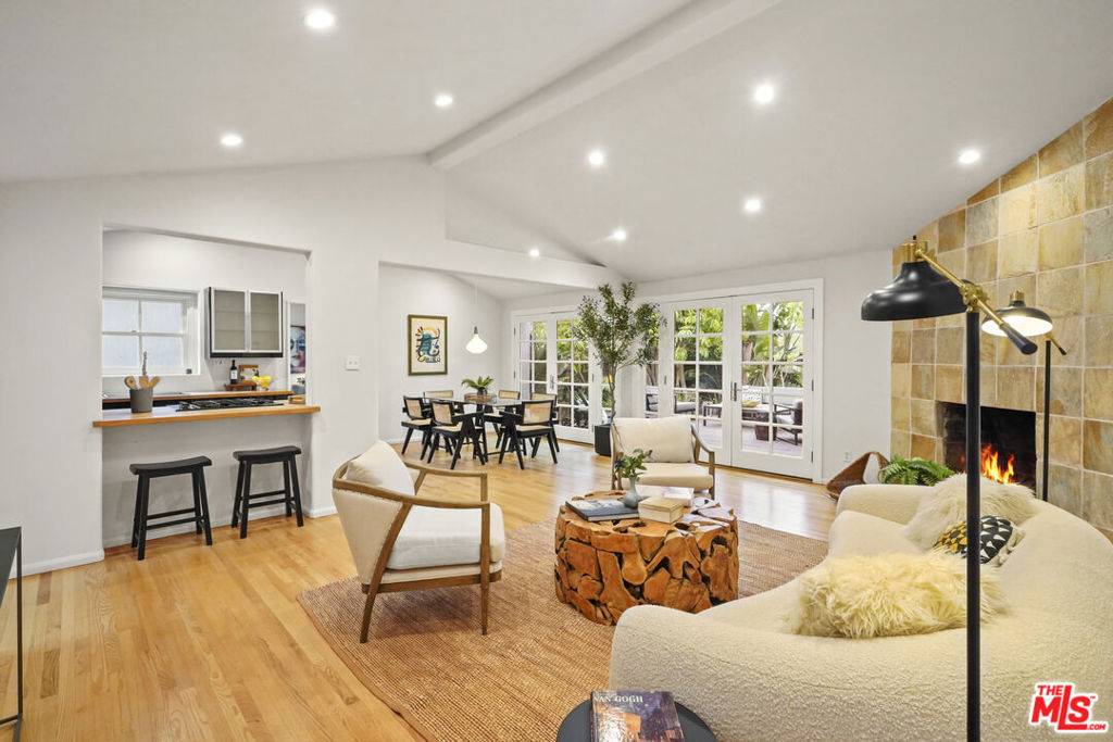 Sherman Oaks, CA 91423,14146 Hartsook ST