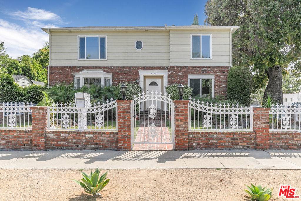 Los Angeles, CA 90064,2201 Manning AVE