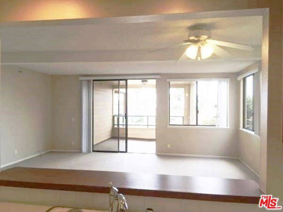 Redondo Beach, CA 90277,140 The Village #208