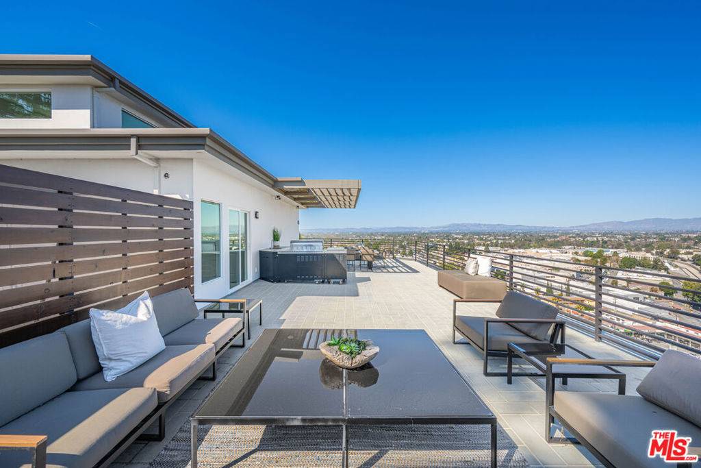 Studio City, CA 91604,11725 Laurelwood DR
