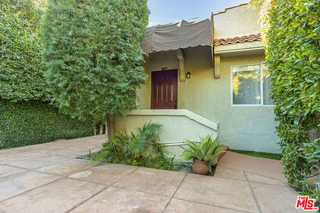 Los Angeles, CA 90046,843 N Ogden DR