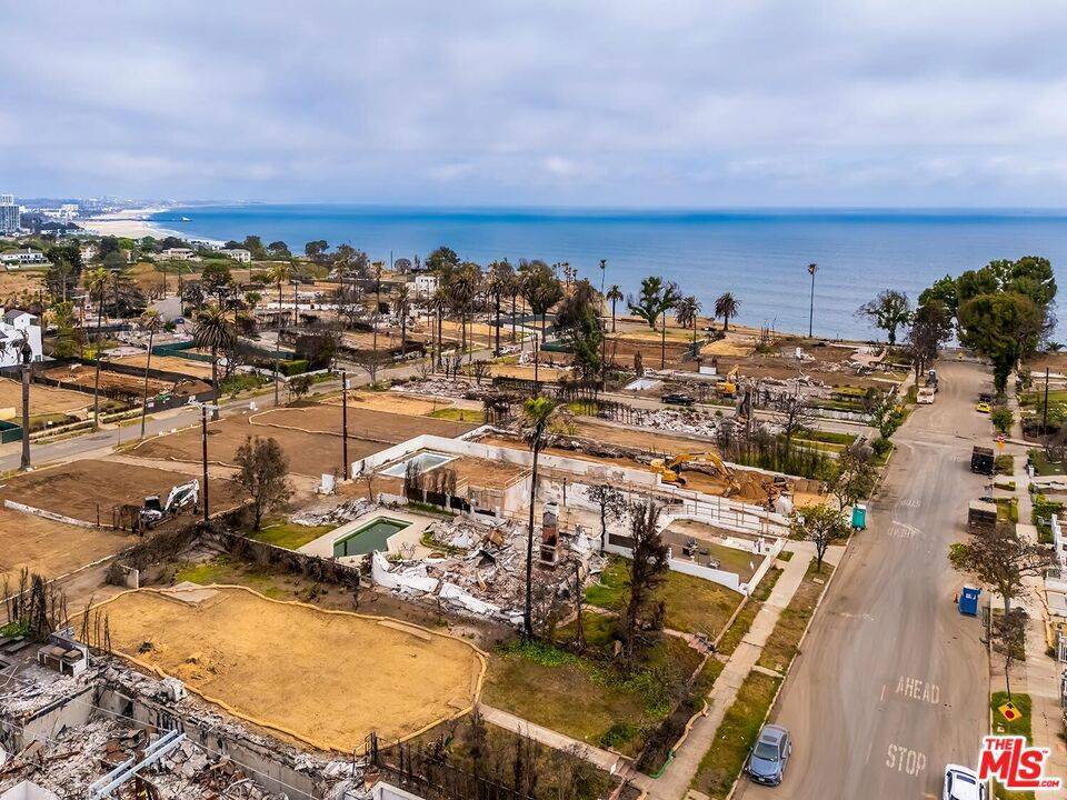Pacific Palisades, CA 90272,428 Via De La Paz
