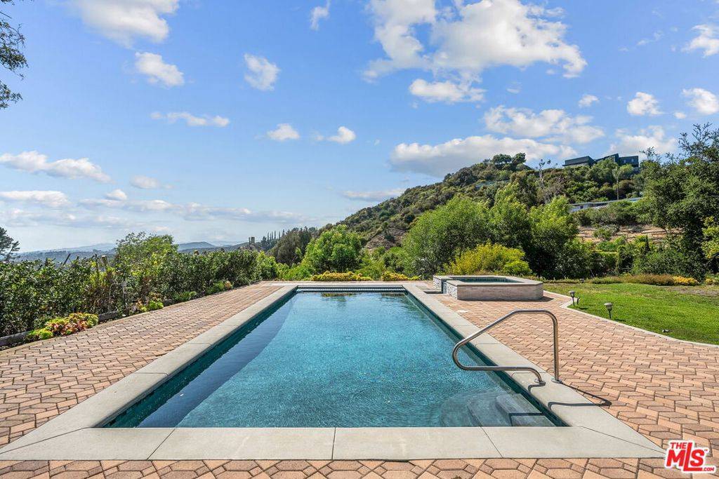 Beverly Hills, CA 90210,405 Evelyn PL