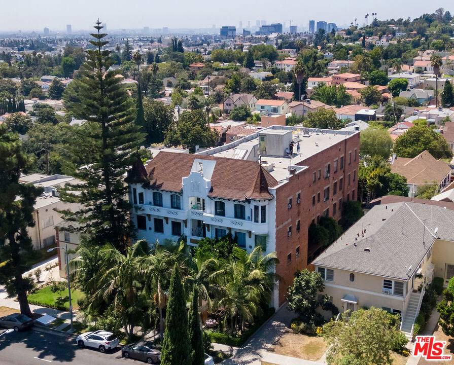 Los Angeles, CA 90027,2041 N Vermont AVE