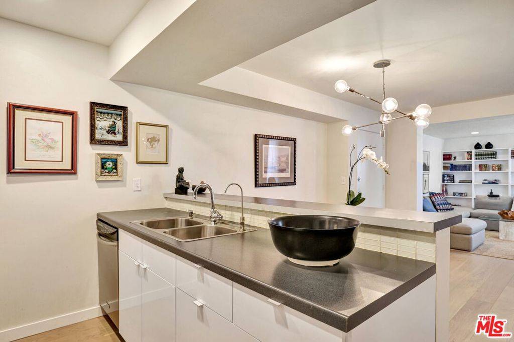 West Hollywood, CA 90069,740 N Kings RD #205