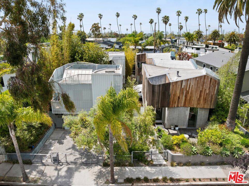 Venice, CA 90291,825 Palms BLVD