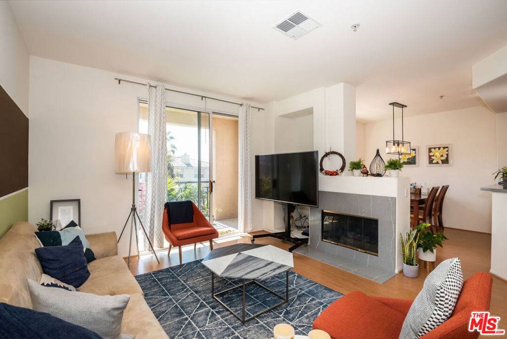 Playa Vista, CA 90094,13075 Pacific Promenade #406