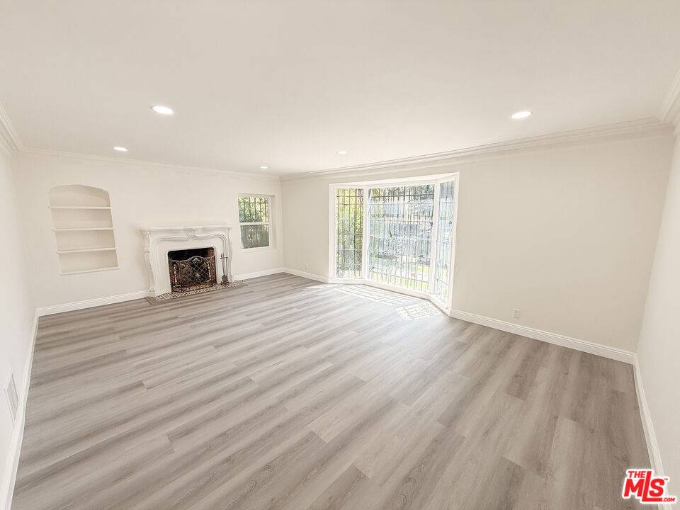 Beverly Hills, CA 90211,115 N Clark DR